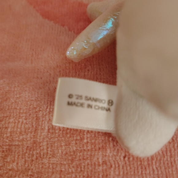 EXCLUSIVE - Hello Kitty Officially Licensed Purse Pal Plushie - Picture 10 of 11